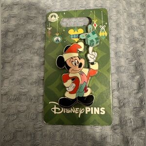 Disney Mickey Mouse Christmas Holiday Pin